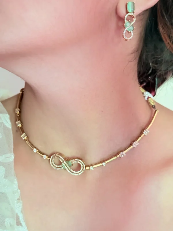 mint-green-sleek-necklace