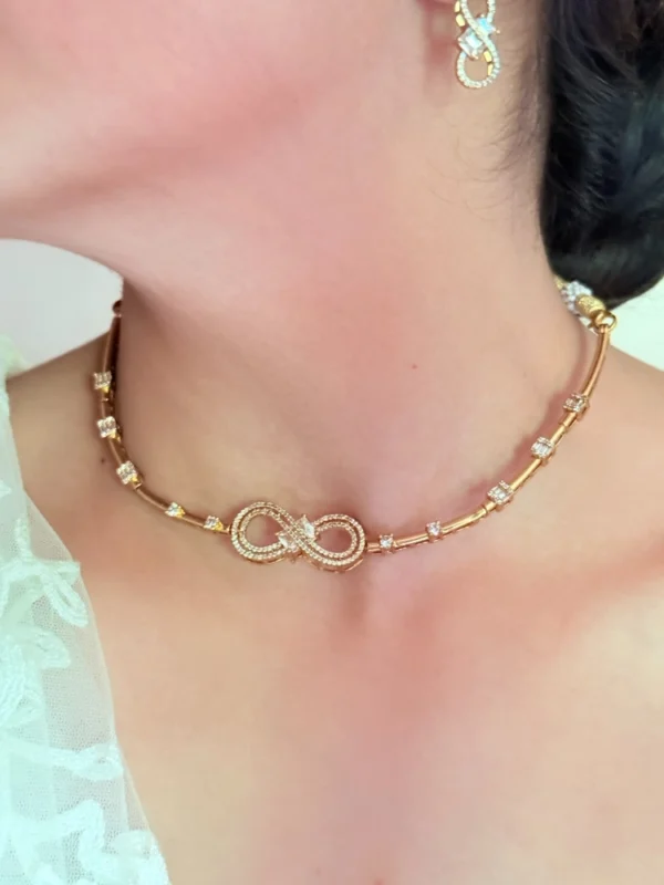 white-stone-sleek-necklace