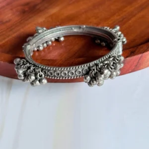 silver-look-alike-bangle