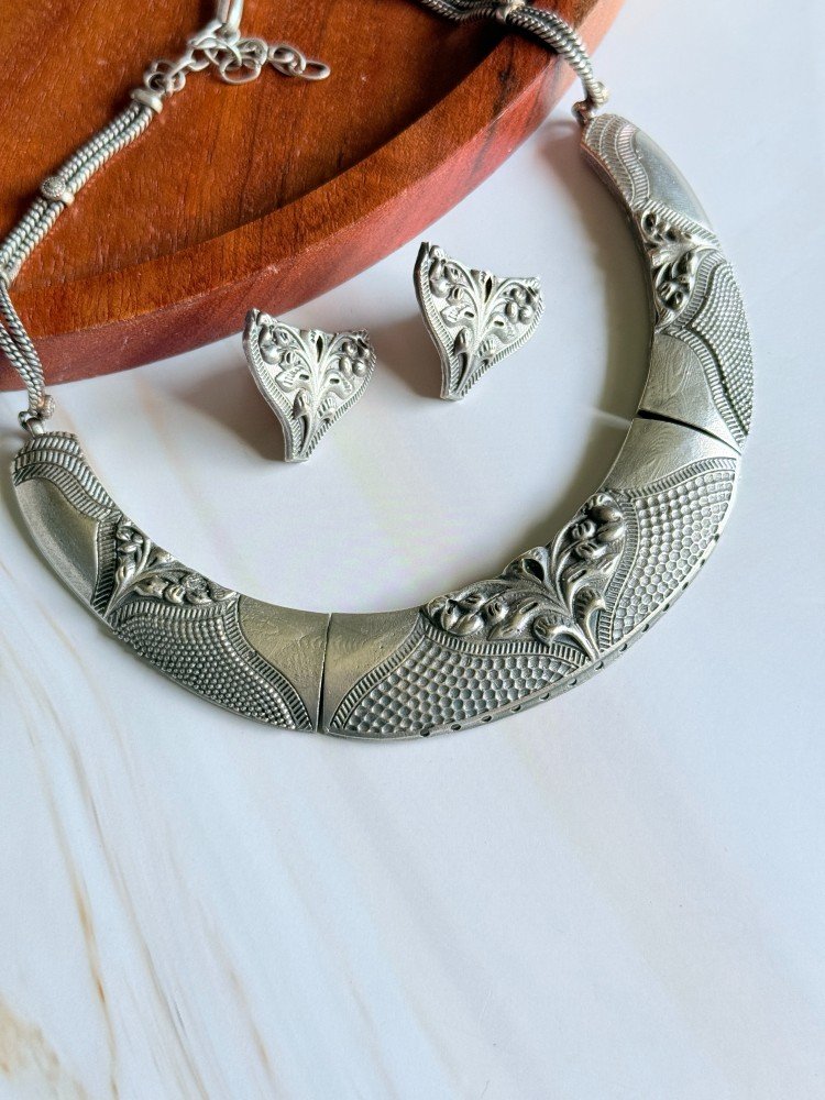 silver-lookalike-necklace-set
