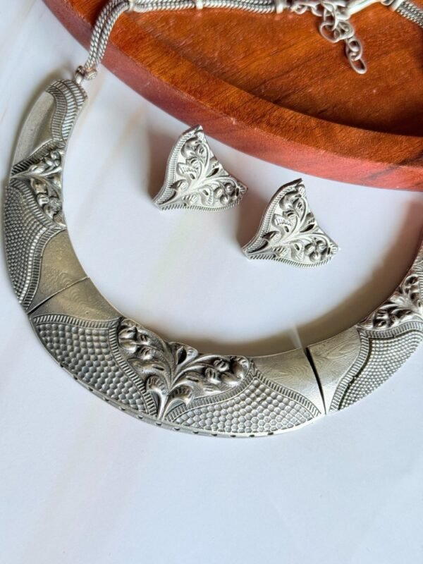 silver-lookalike-necklace-set