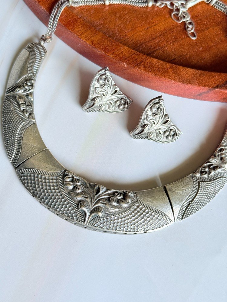 silver-lookalike-necklace-set