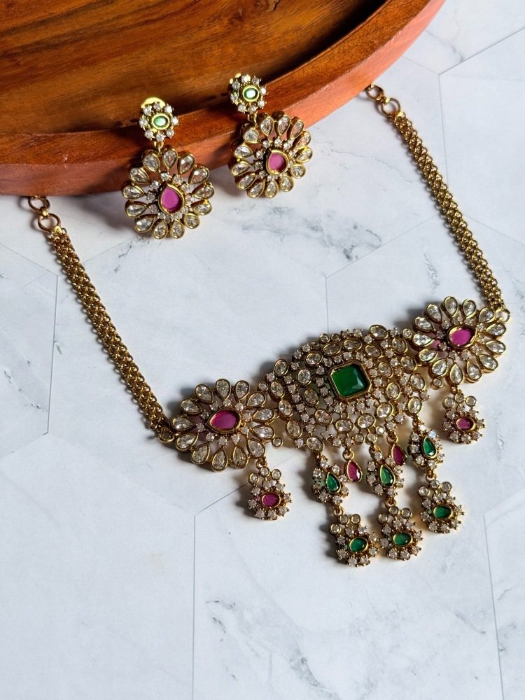 gorgeous-stone-choker-set