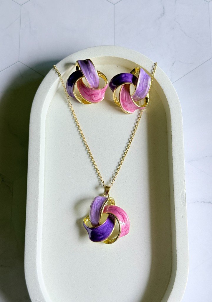 enamel-pendant-necklace
