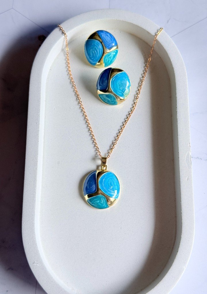 blue-enamel-pendant-necklace