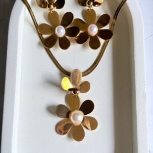 flower-pearl-necklace flower-pearl-necklace