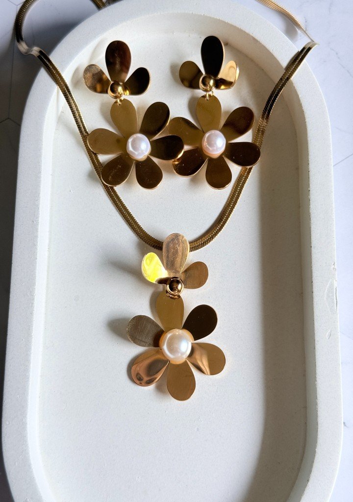 flower-pearl-necklace