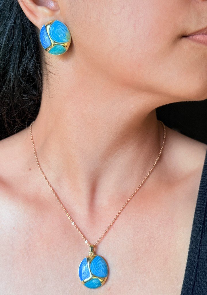 blue-enamel-pendant-necklace