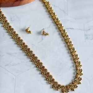 sleek-design-long-necklace-set