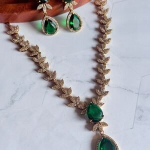 gorgeous-green-pendant-necklace-set