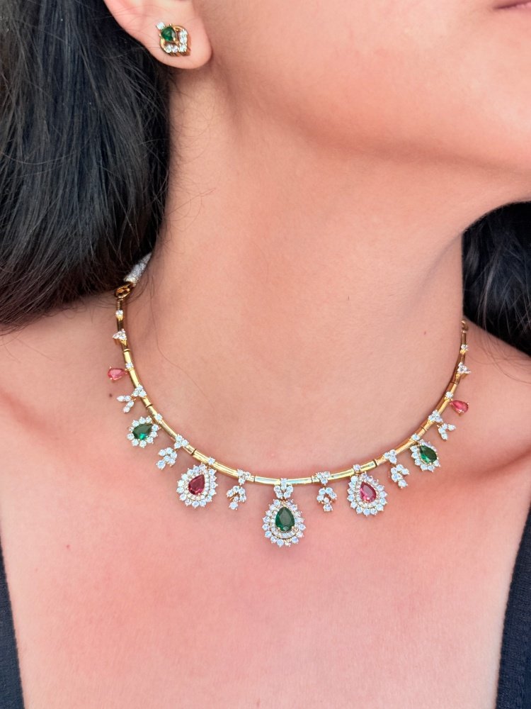 sleek-ad-stone-necklace