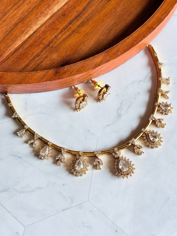 white-ad-necklace-set