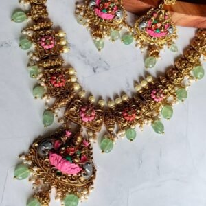 lakshmi-with-elephant-necklace-set