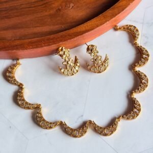 sleek-moon-style-choker-set