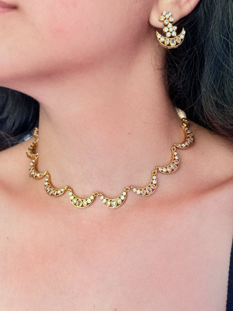 temple-moon-style-choker-set