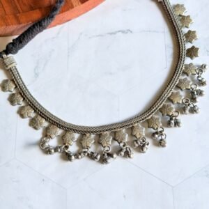 flower-silver-look-alike-necklace