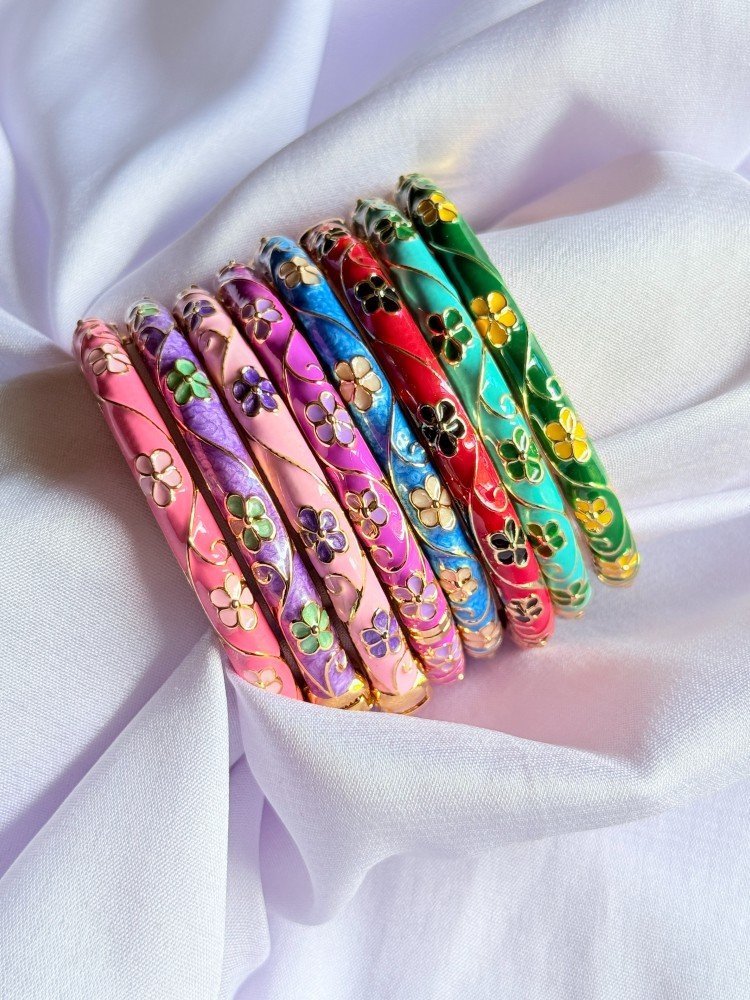 colorful-sleek-floral-bangle