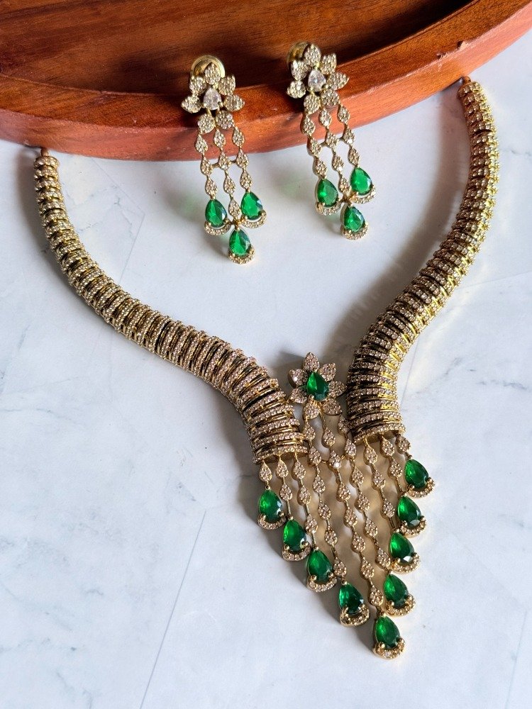emerald-green-necklace-set