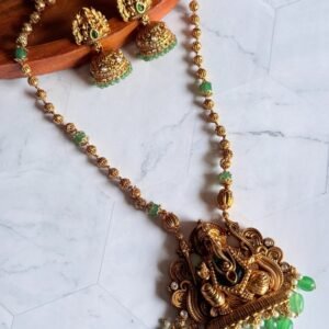 idol-motif-necklace-set