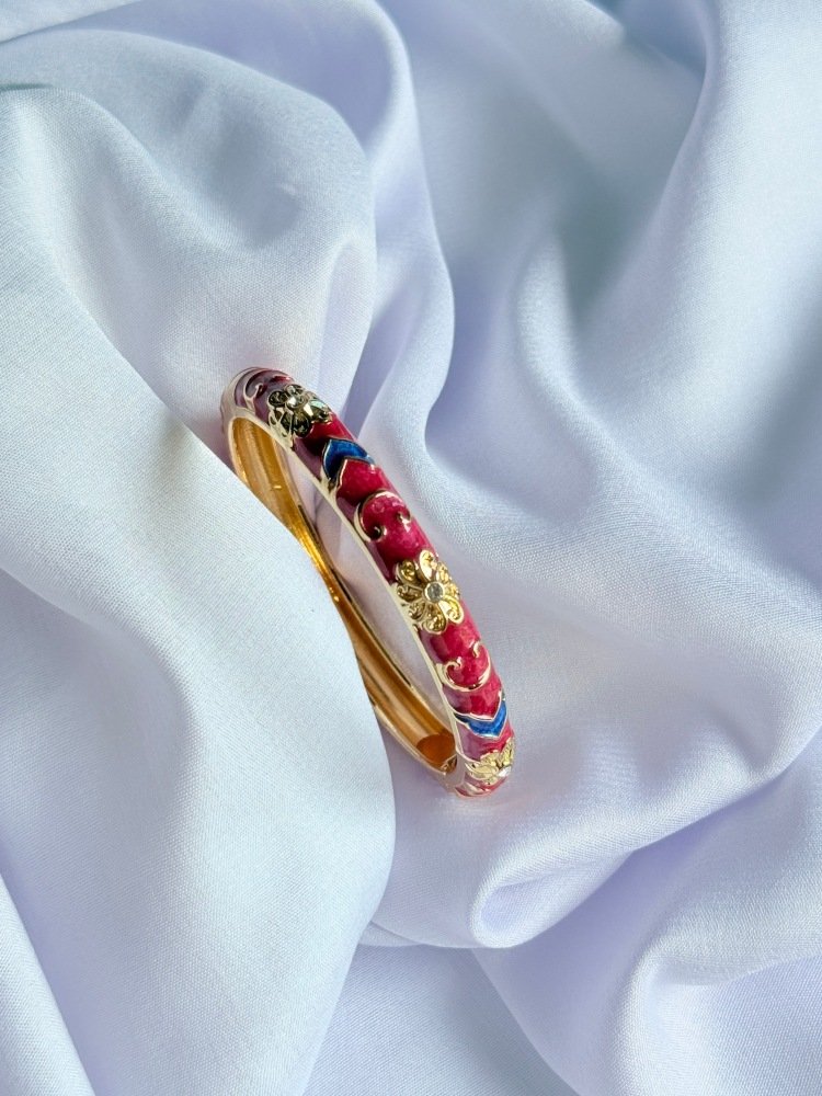 red-bangle