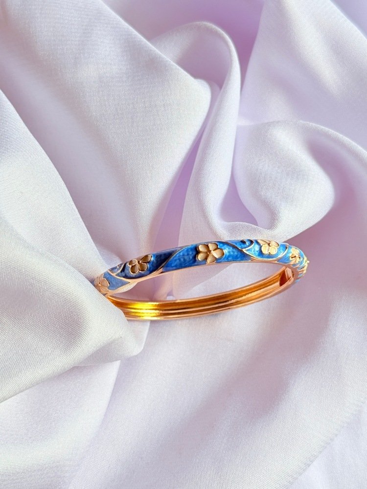 sky-blue-floral-bangle