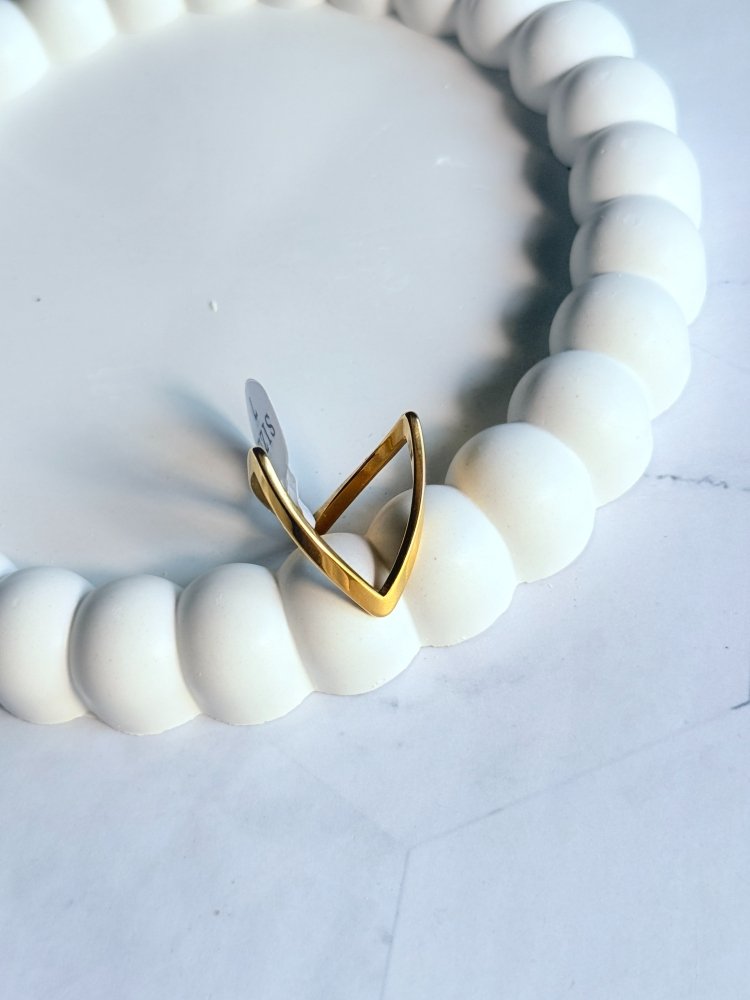 western-v-shaped-ring