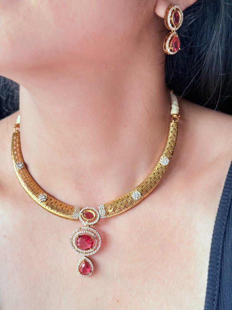 red-victorian-ad-necklace-set
