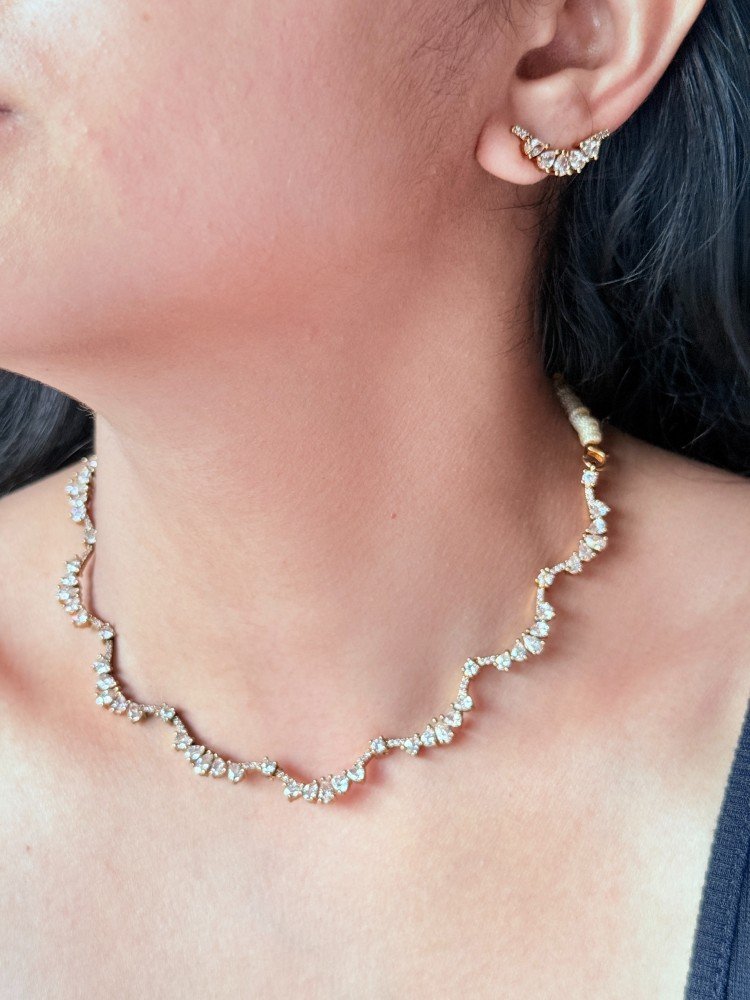 moon-design-sleek-necklace-set