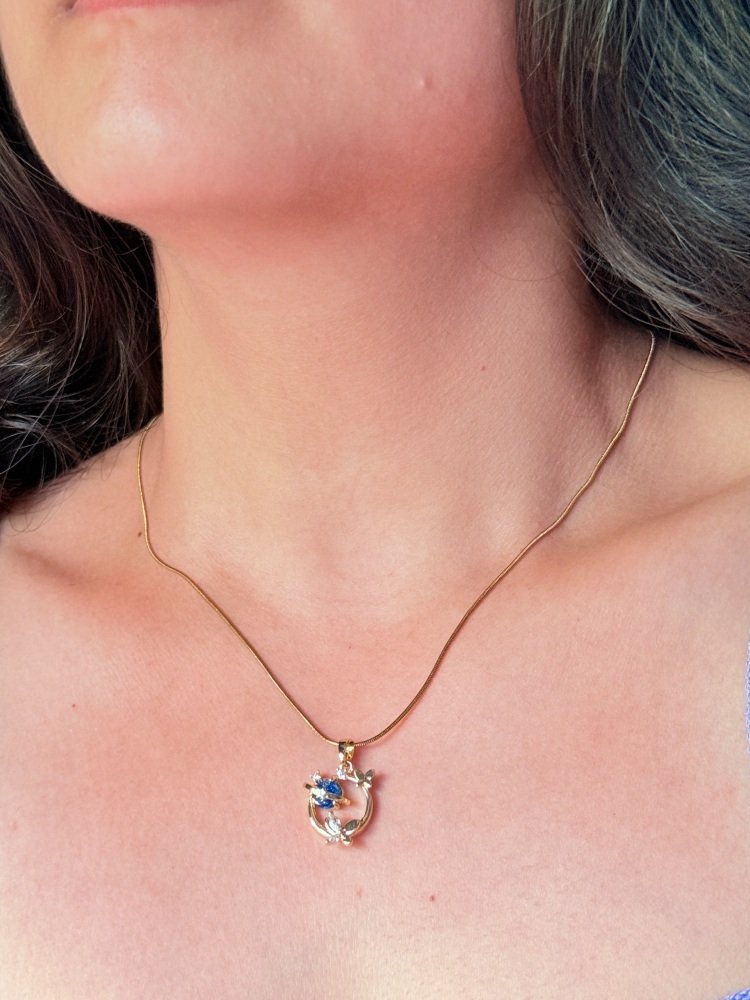 sleek-pendant-necklace