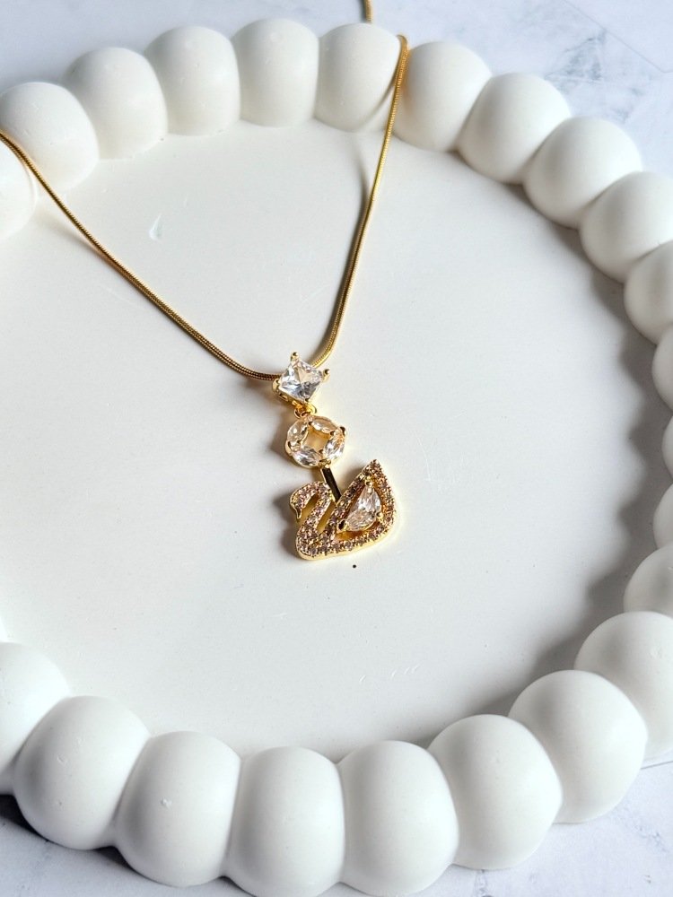 swan-pendant-necklace