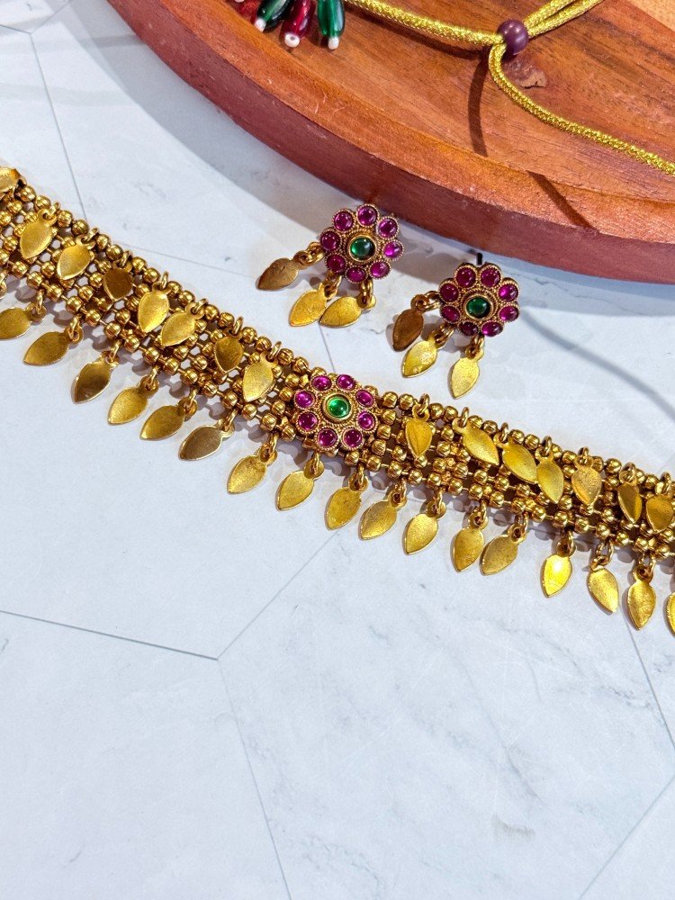 elakkathali-flower-choker-set