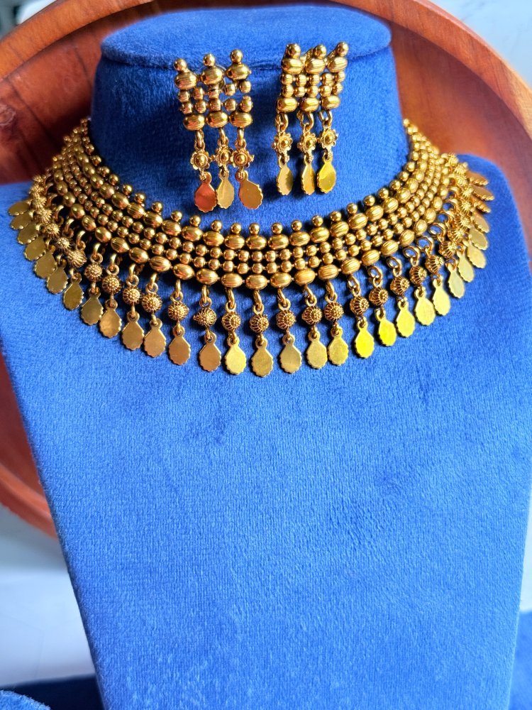 elakkathali-golden-choker-set
