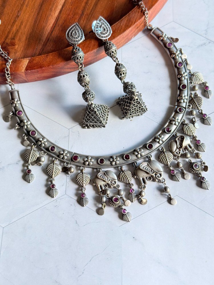 elephant-motif-silver-necklace-set