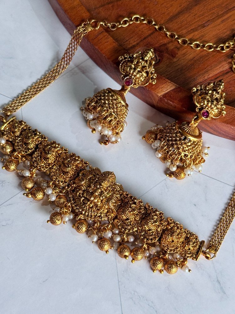 golden-lakshmi-choker-set