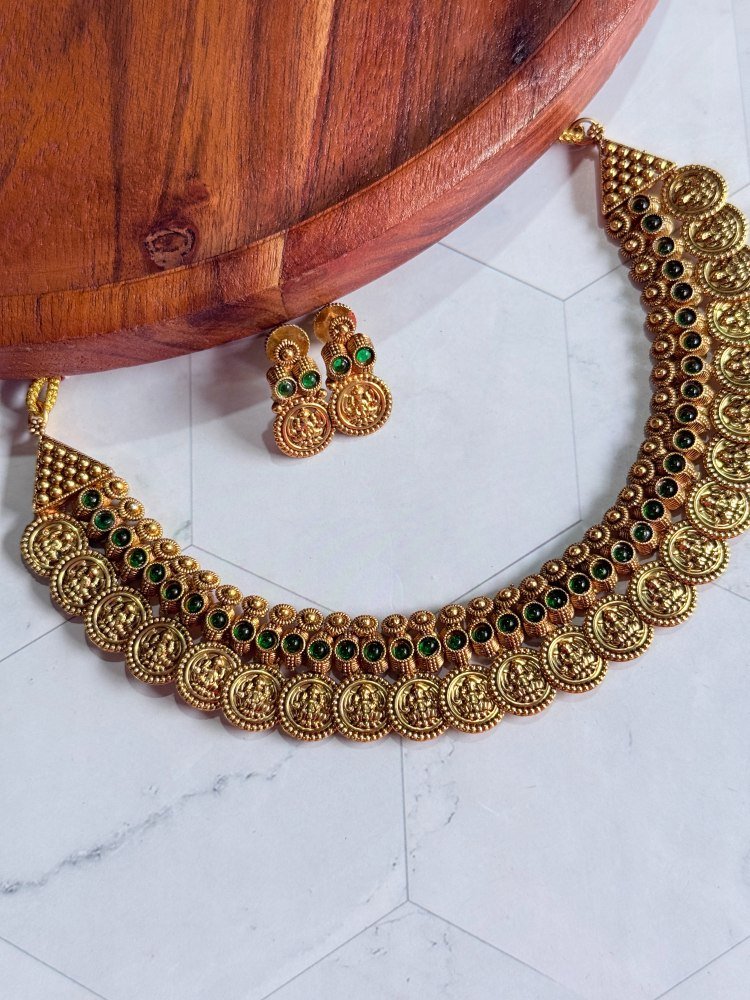 green-stone-coin-choker-set