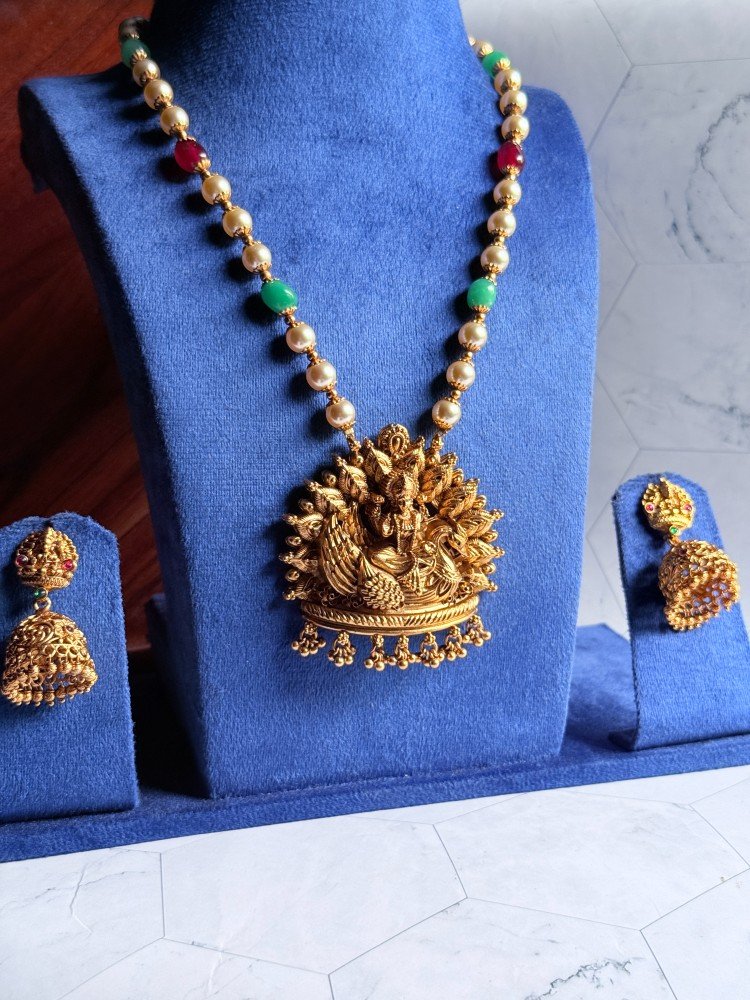 lakshmi-pearl-necklace-set