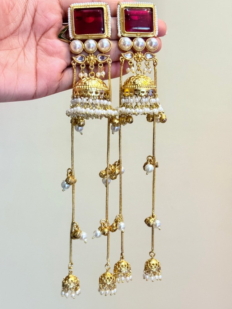 red-jhumkas