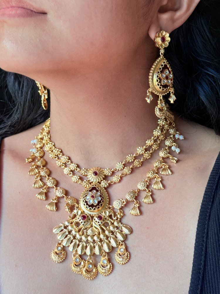 red-stone-gorgeous-necklace