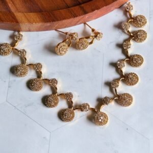 sleek-ad-necklace-set