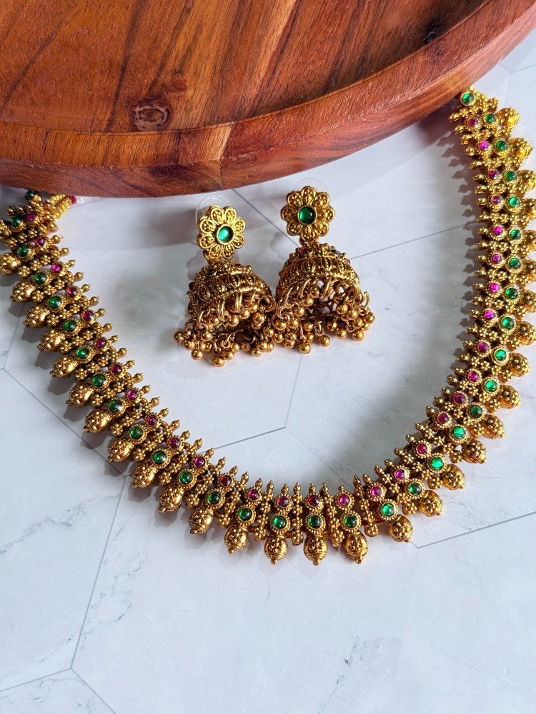 temple-sleek-stone-necklace-set
