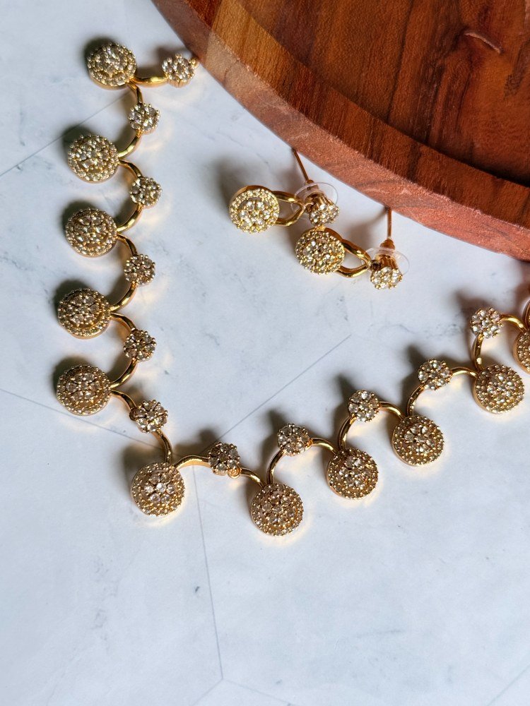 white-flower-stone-necklace-set