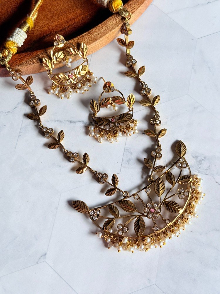 brass-golden-floral-necklace