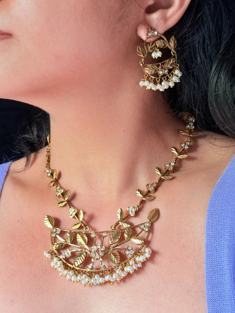 gold-plated-flower-design-necklace