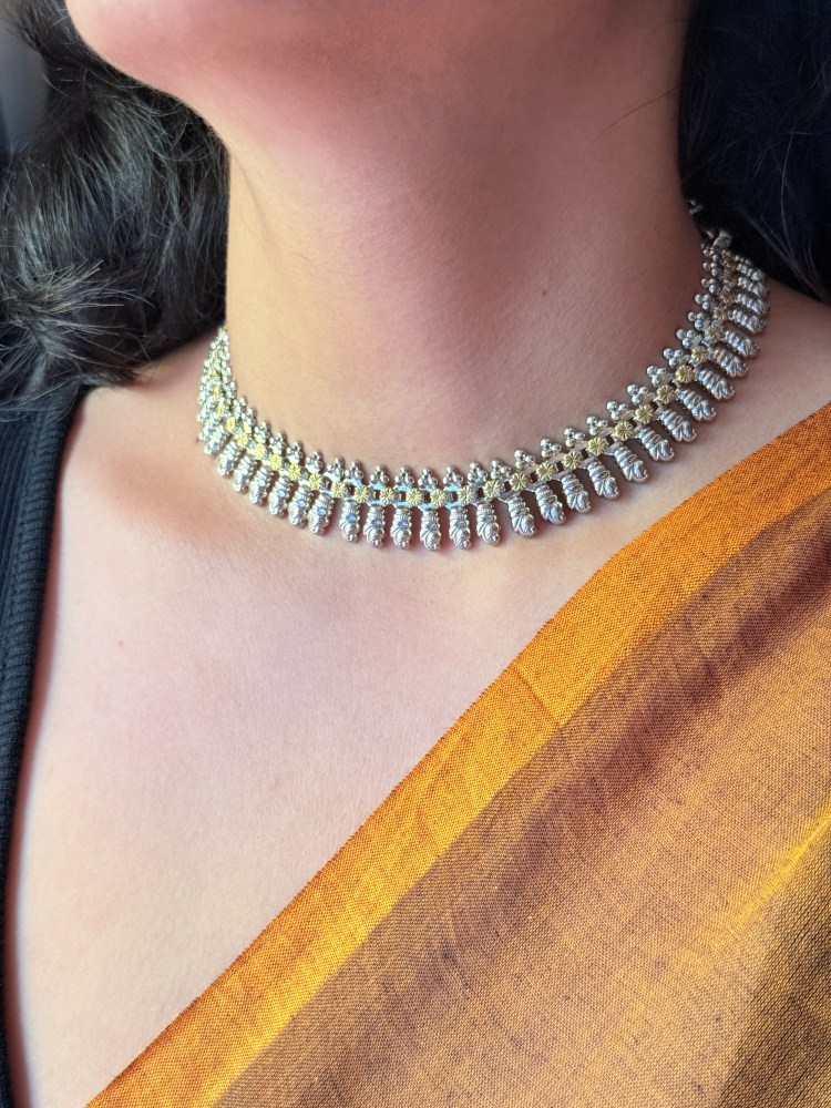 dual-tone-choker-necklace