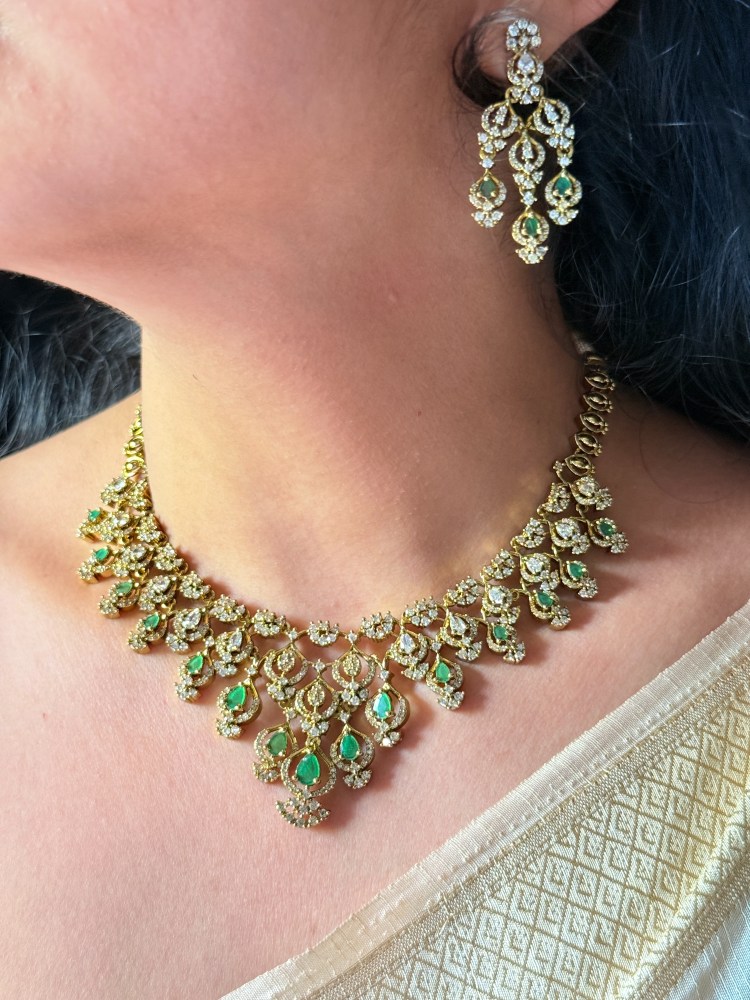 grogeous-ad-necklace-set