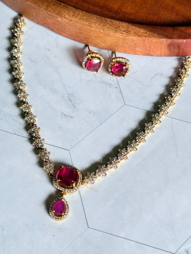 sleek-red-necklace-set
