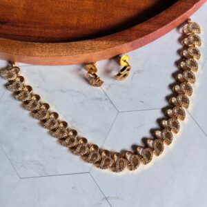 sleek-stone-necklace-set