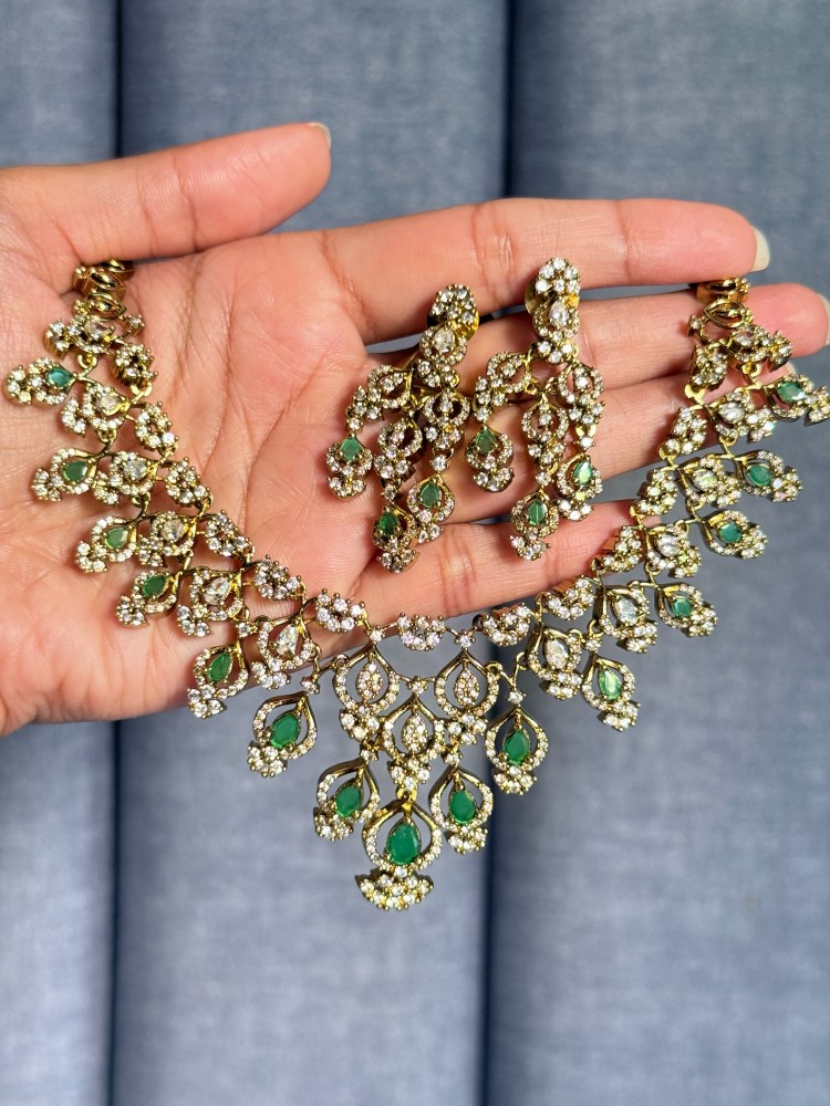 unique-ad-necklace-set
