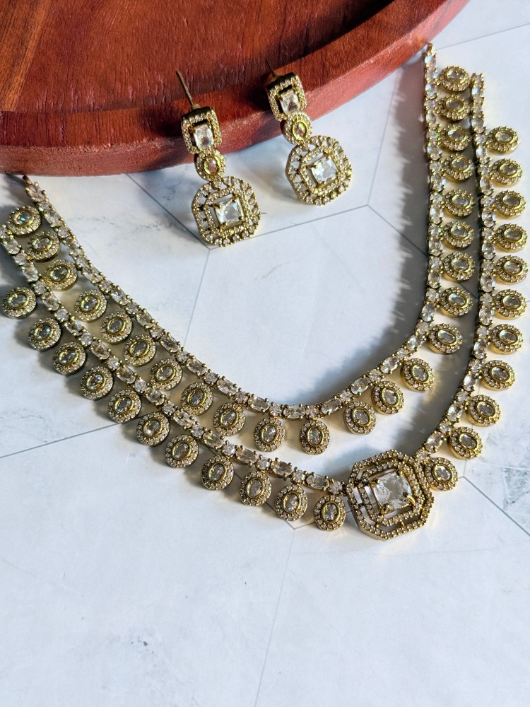 white-ad-layered-necklace-set