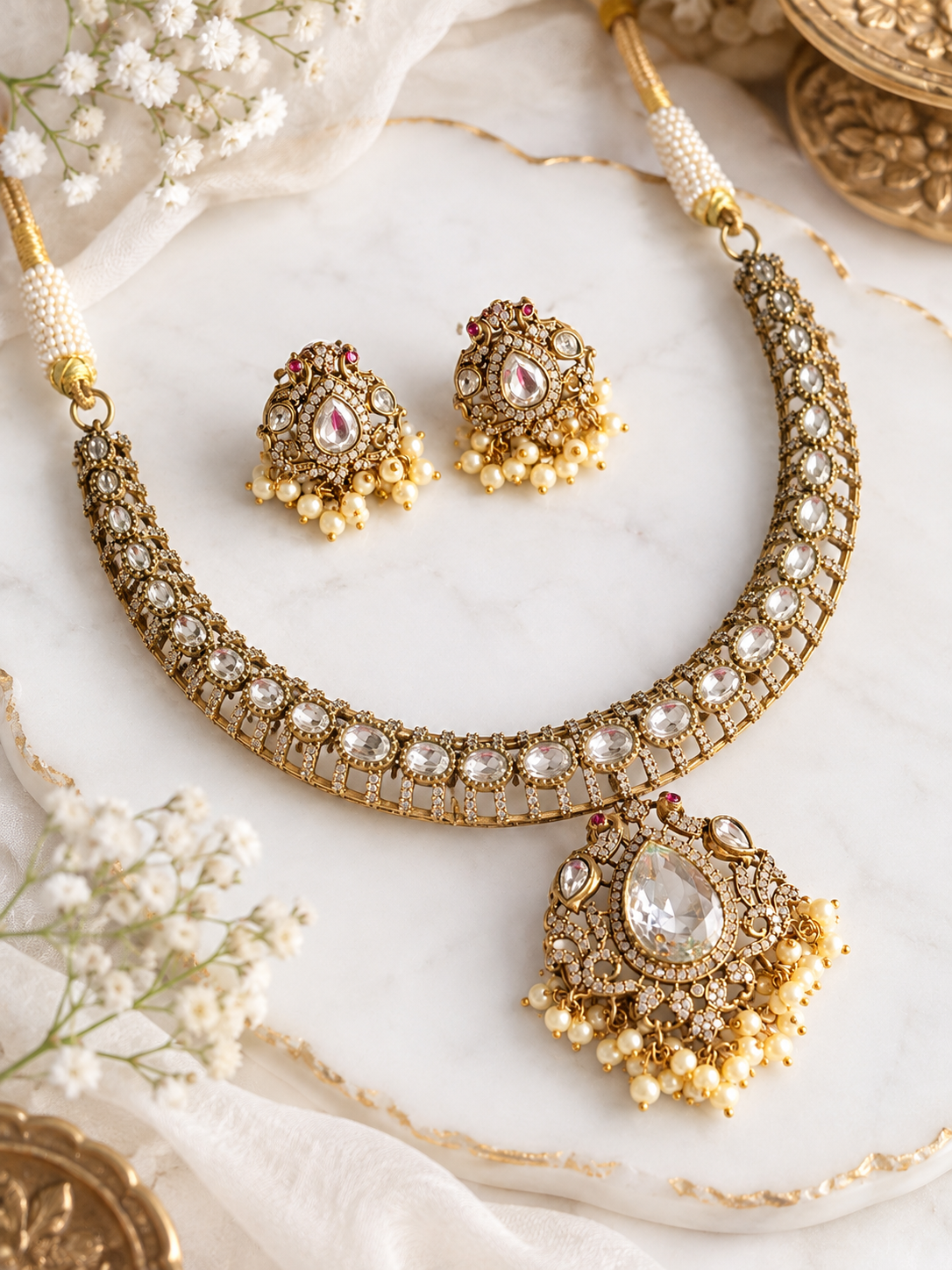 Luxury-Kundan-Necklace-and-Earrings-Flat-Lay